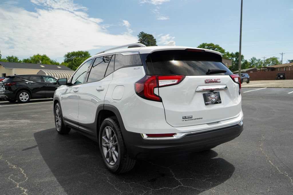 Used 2024 GMC Terrain SLT FWD image 3