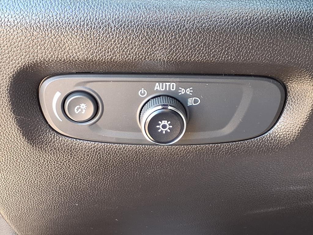 Used 2023 Chevrolet Traverse LT image 13