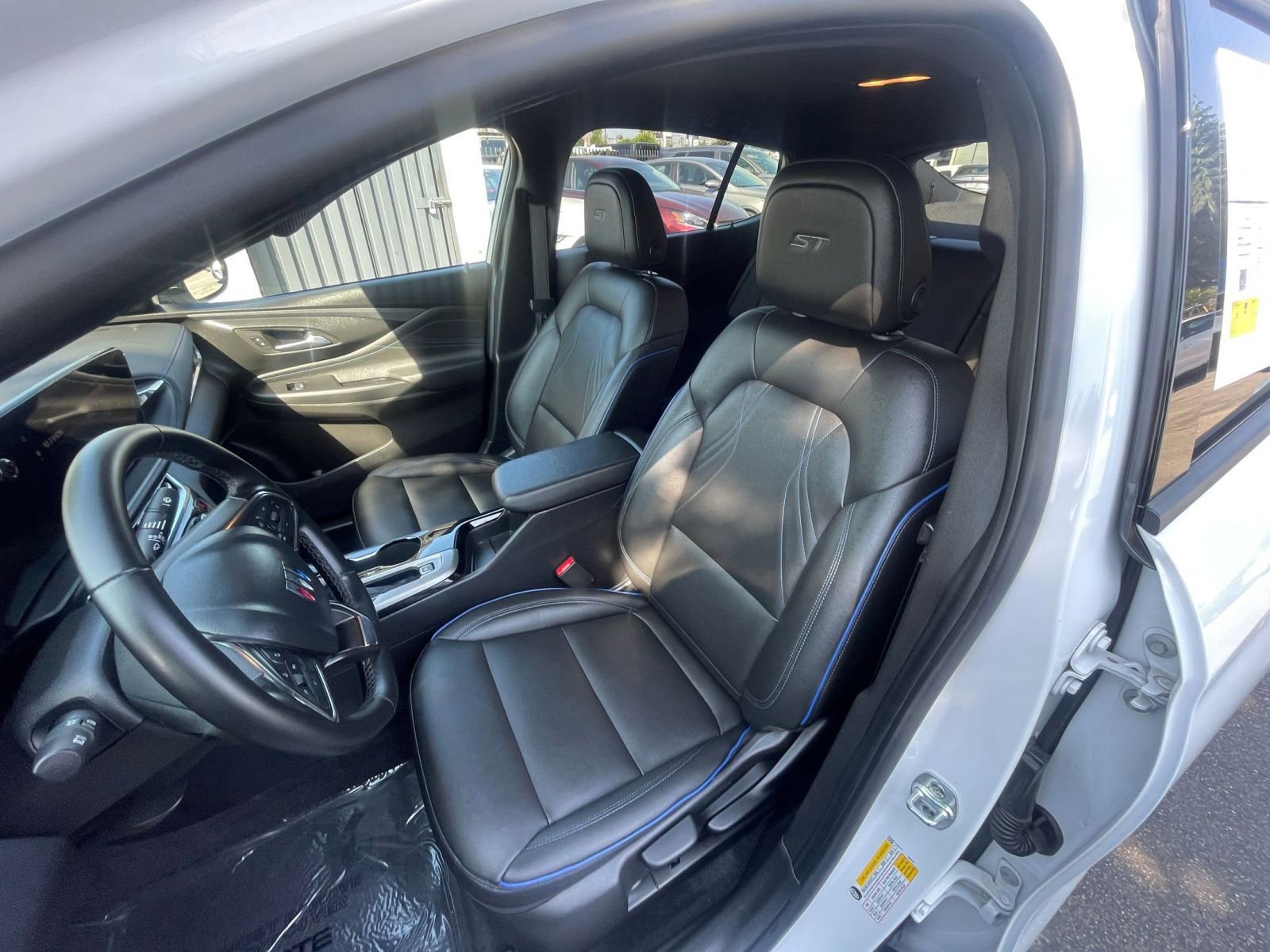 Used 2025 Buick Envista Sport Touring image 36