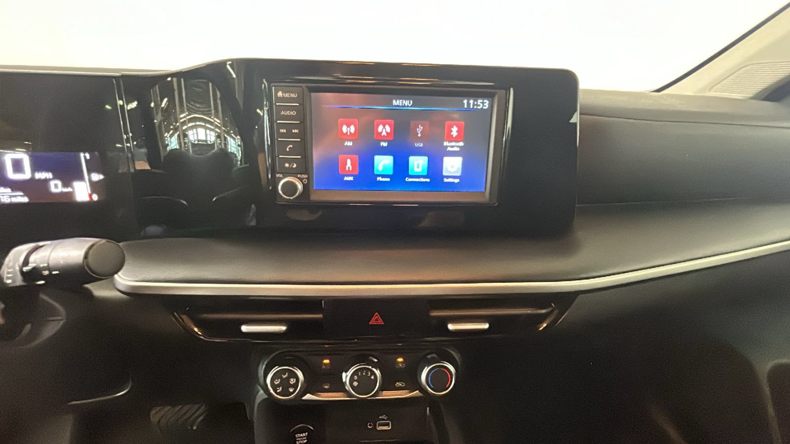 Used 2025 Nissan Kicks S AWD/4WD image 28