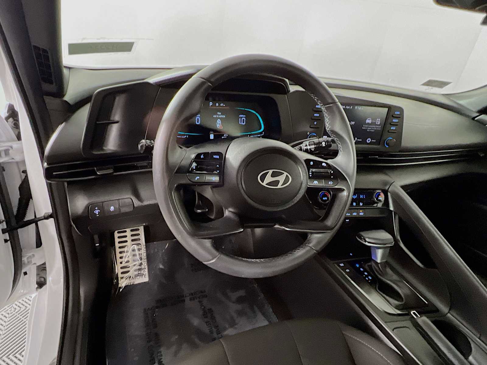 Certified 2025 Hyundai Elantra Sport image 11