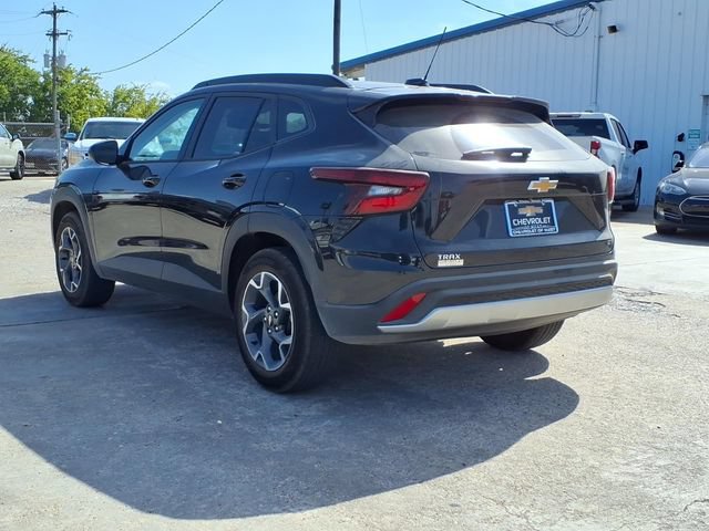 Used 2026 Chevrolet Trax LT FWD image 7