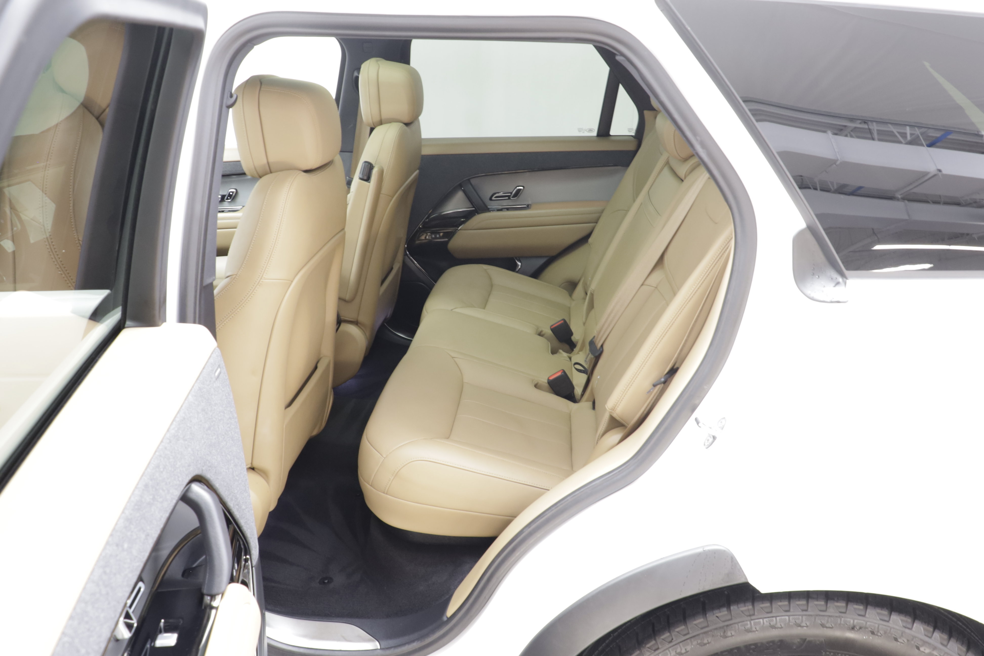 Used 2024 Land Rover Range Rover Sport SE AWD/4WD image 15