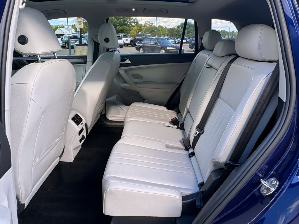 Used 2022 Volkswagen Tiguan SE w/ Panoramic Sunroof Package AWD/4WD image 34