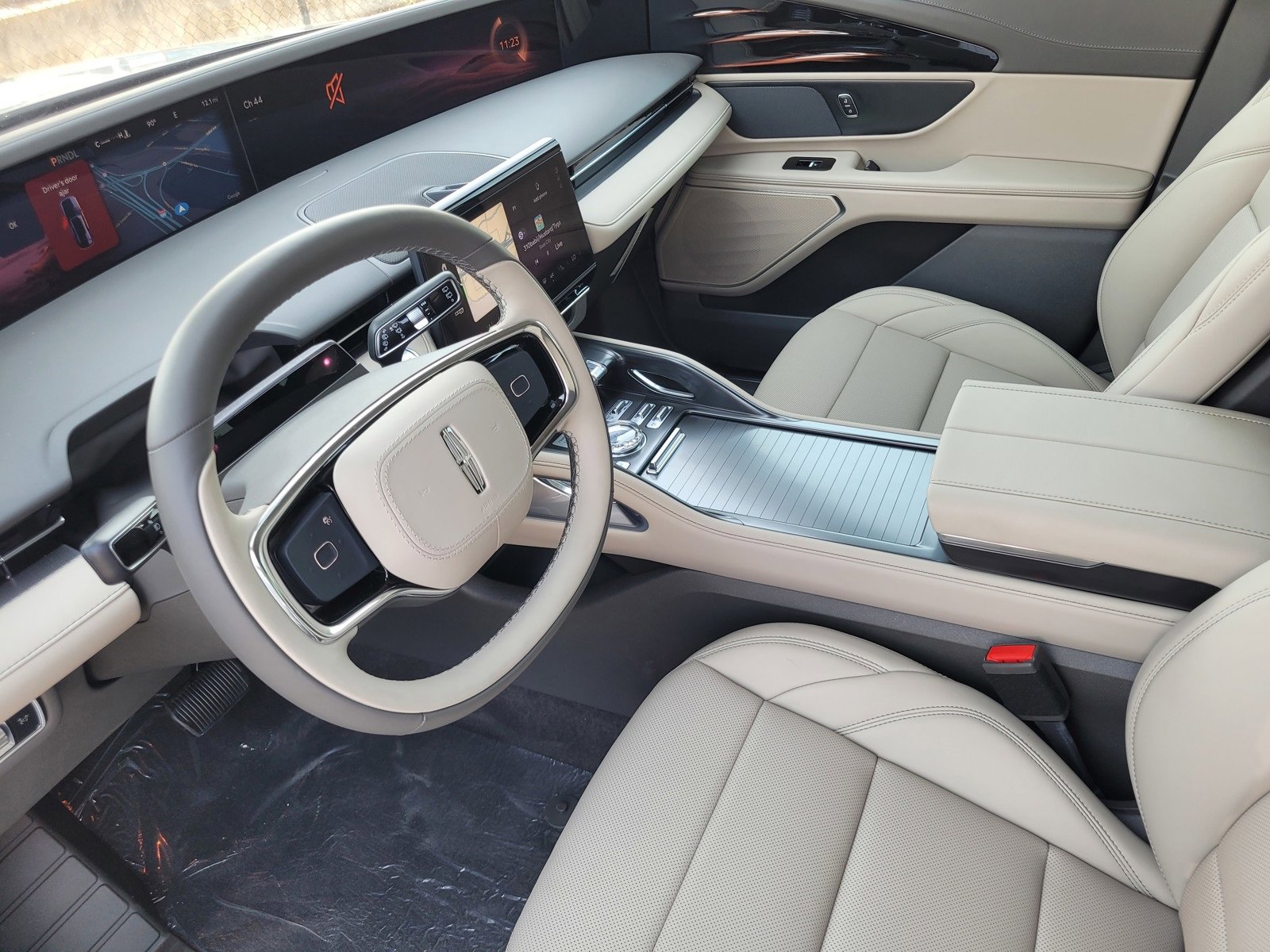 New 2025 Lincoln Nautilus Premier image 11