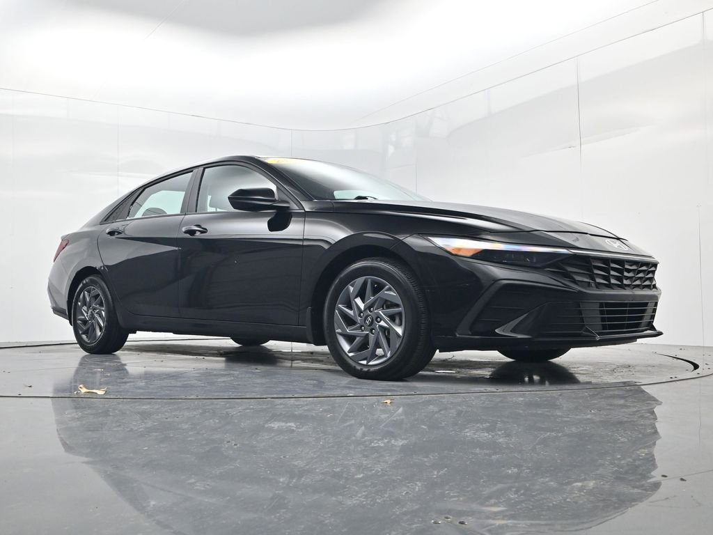 Used 2024 Hyundai Elantra SEL image 40