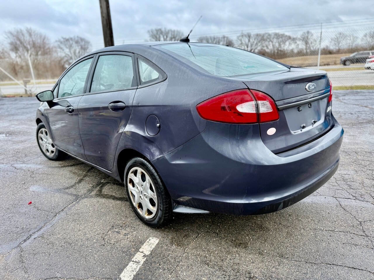 Used 2013 Ford Fiesta S w/ Convenience Pkg image 2