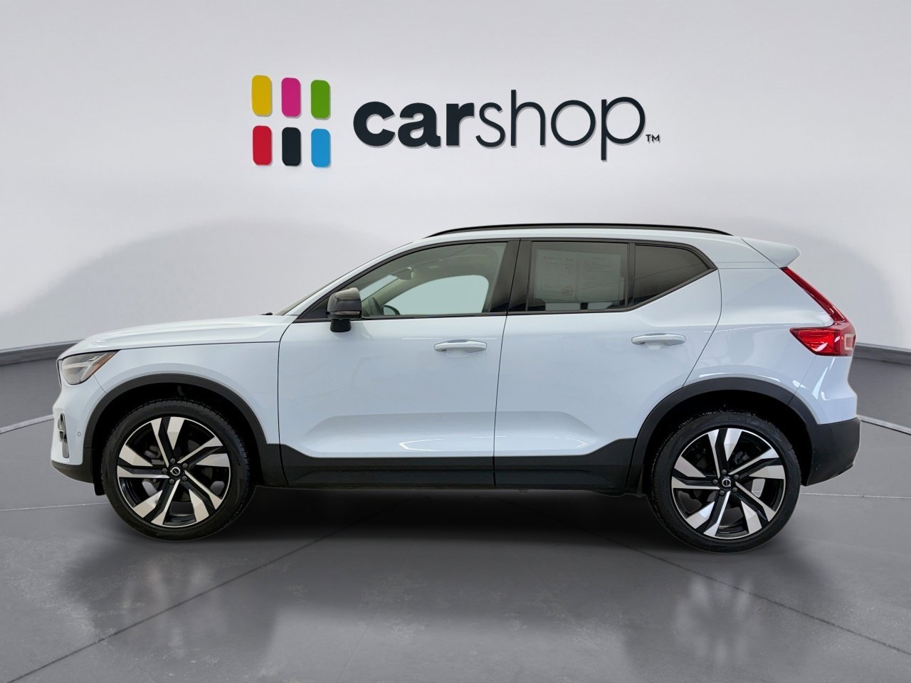 Used 2024 Volvo XC40 B5 Ultimate image 2