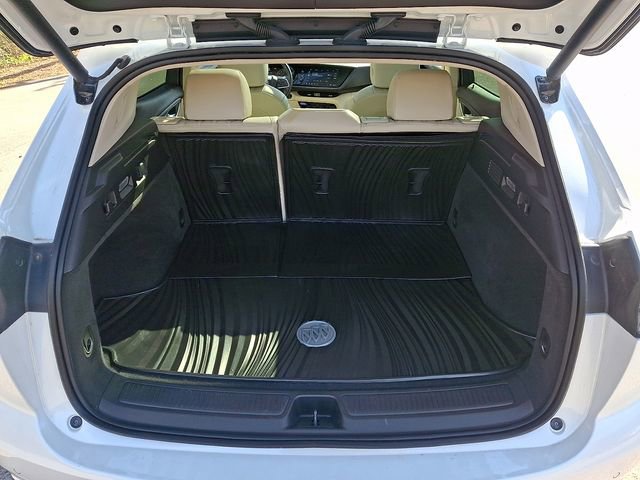 Used 2023 Buick Envision Avenir image 32