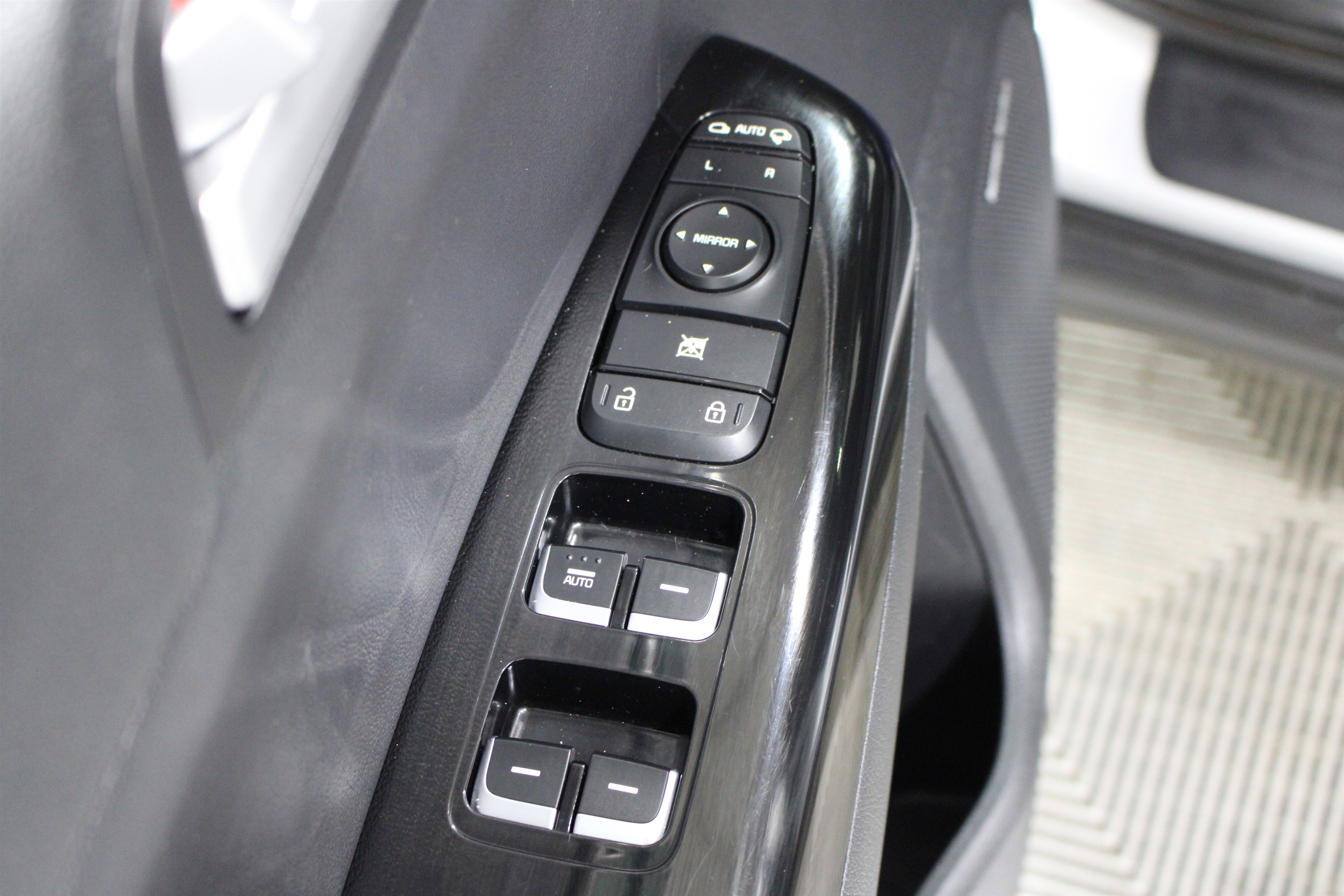 Used 2021 Kia Sportage EX w/ EX Technology Package FWD image 7