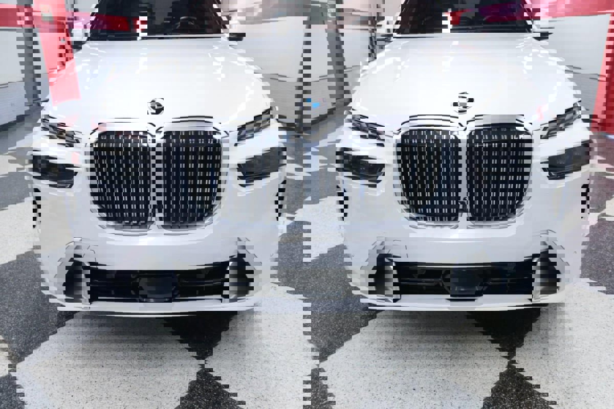 Used 2023 BMW X7 xDrive40i w/ Premium Package image 4