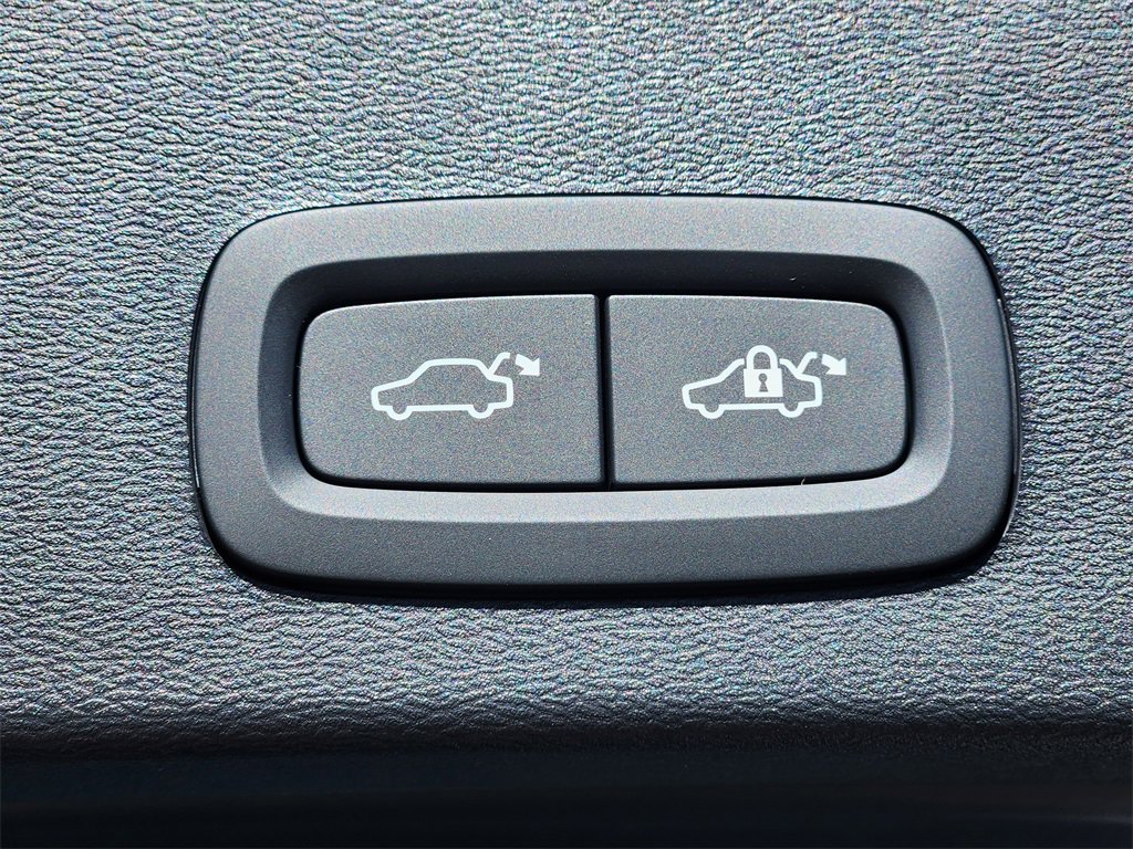 New 2026 Volvo XC40 B5 Plus w/ Protection Package Premier image 23