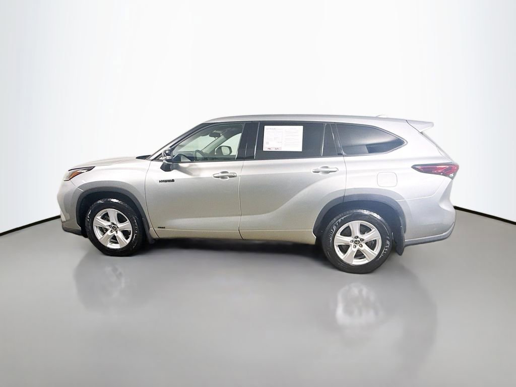 Used 2021 Toyota Highlander LE AWD/4WD image 4