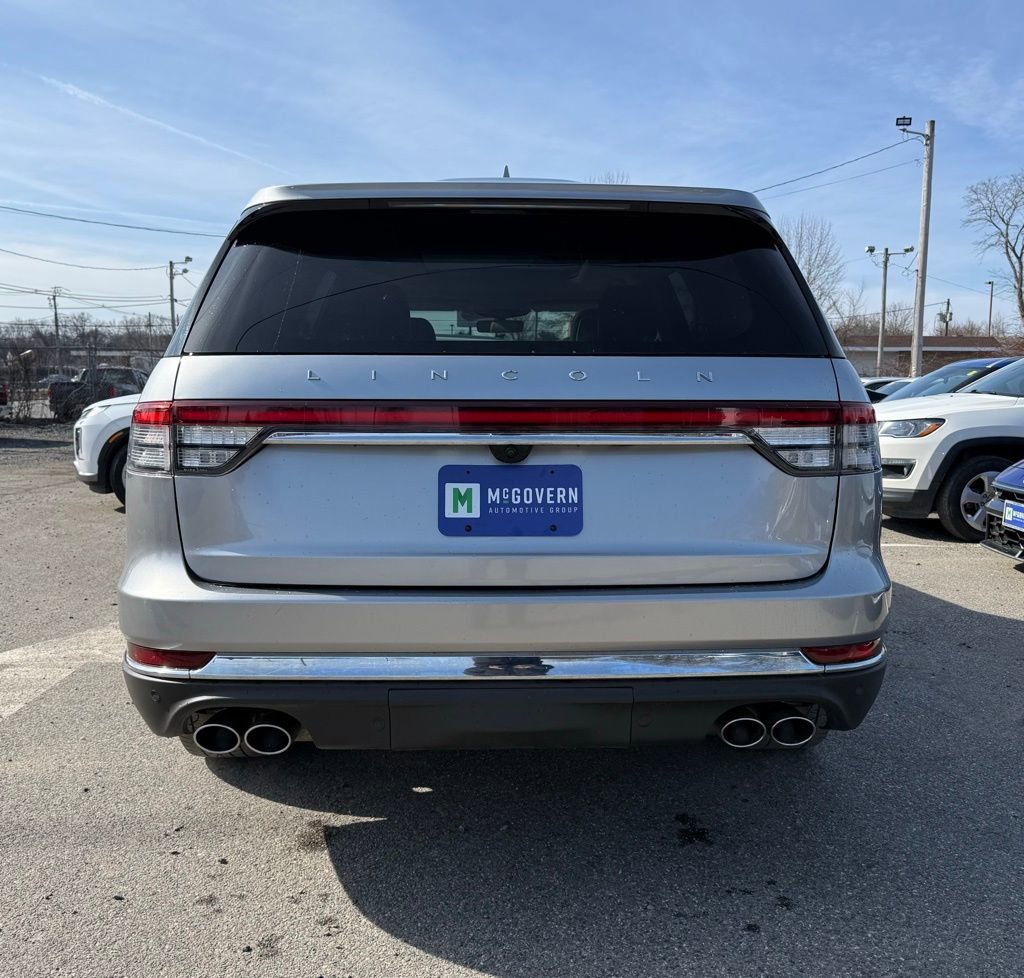 Used 2020 Lincoln Aviator Reserve w/ Equipment Group 201A image 4