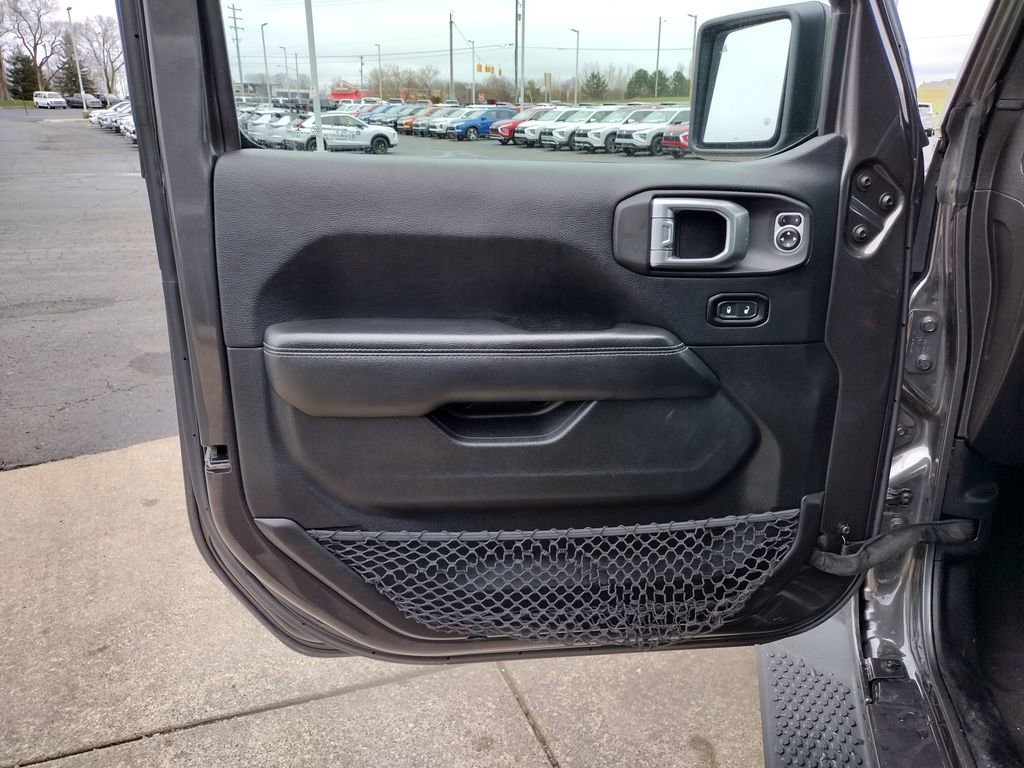Used 2018 Jeep Wrangler Unlimited Sahara image 29