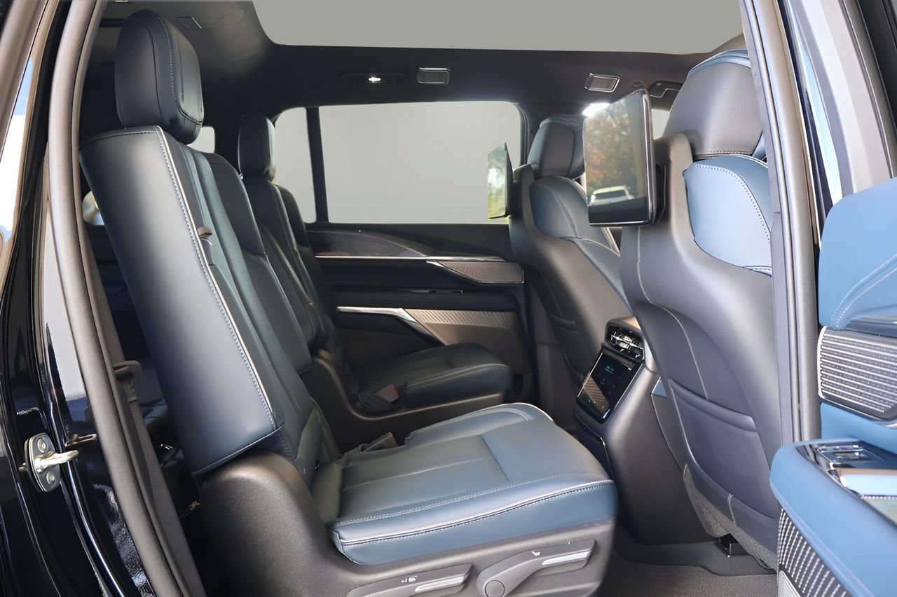 New 2025 Cadillac Escalade IQ Luxury 2 w/ LPO, Radiant Package AWD/4WD image 18