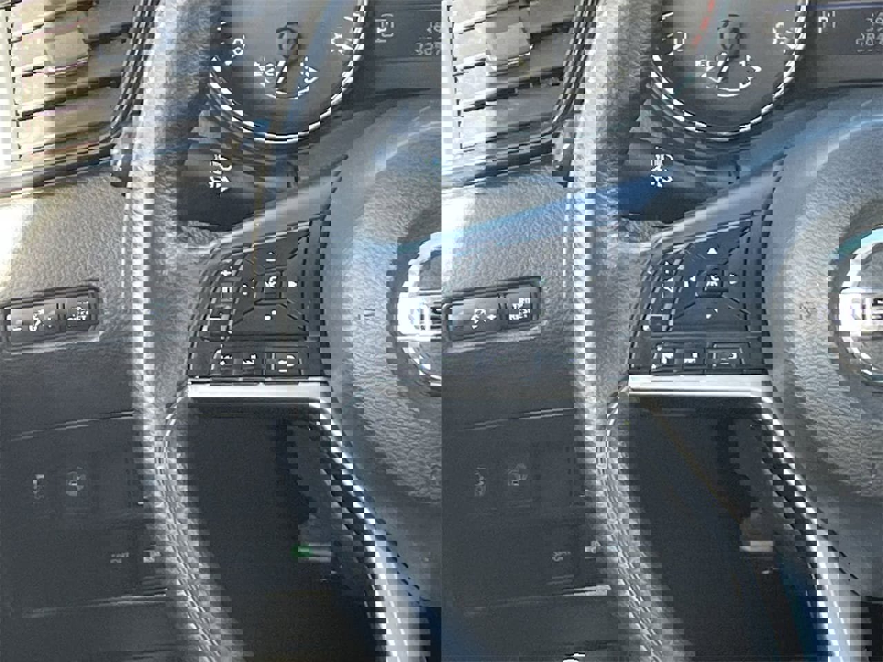 Used 2020 Nissan Rogue S image 22