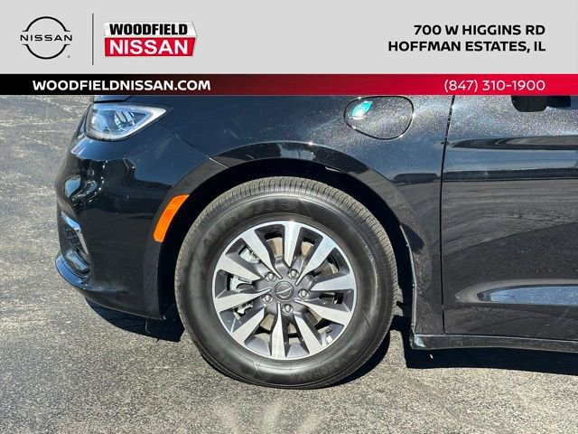 Used 2025 Chrysler Pacifica Select image 7