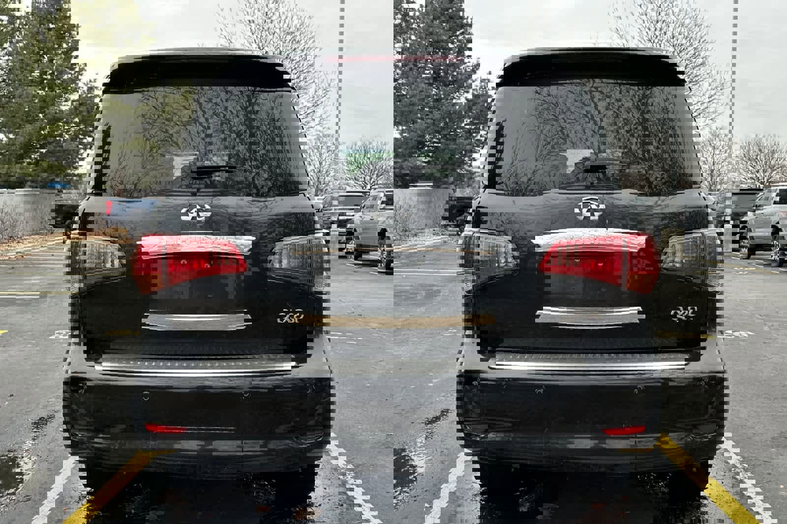 Used 2014 INFINITI QX80 4WD w/ Deluxe Touring Package image 3