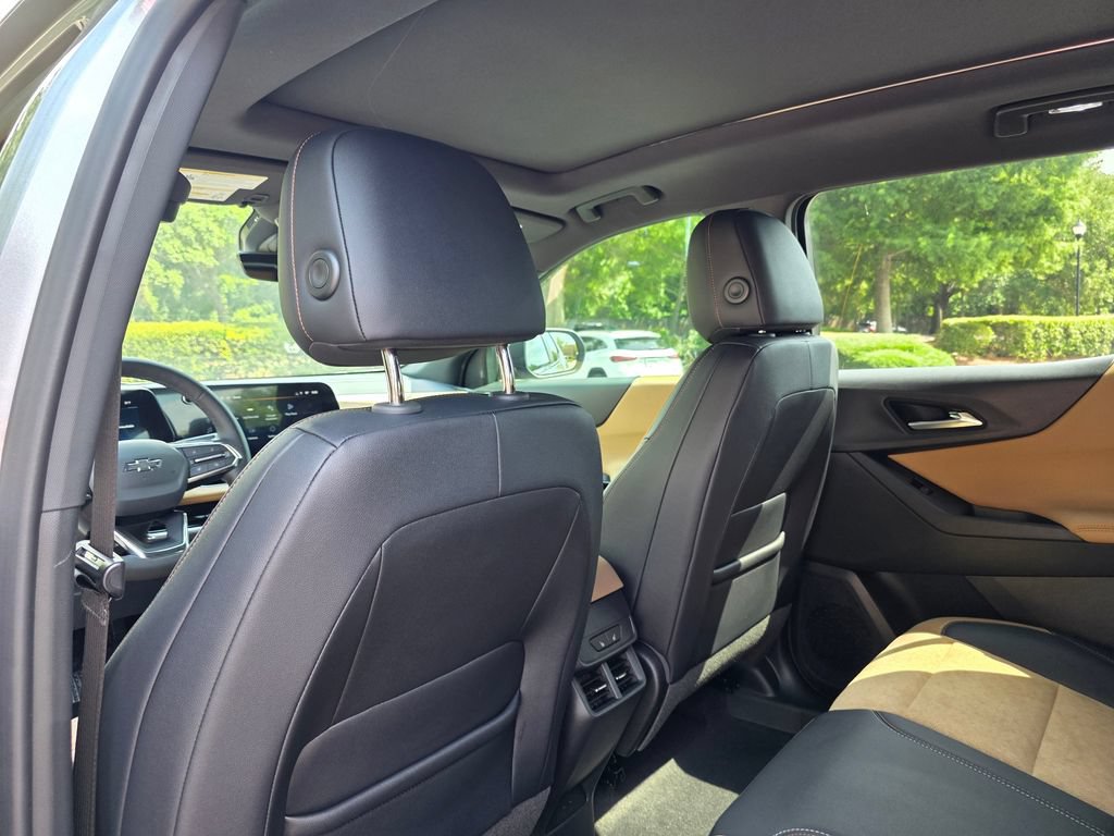New 2026 Chevrolet Equinox ACTIV w/ Convenience Package III FWD image 18