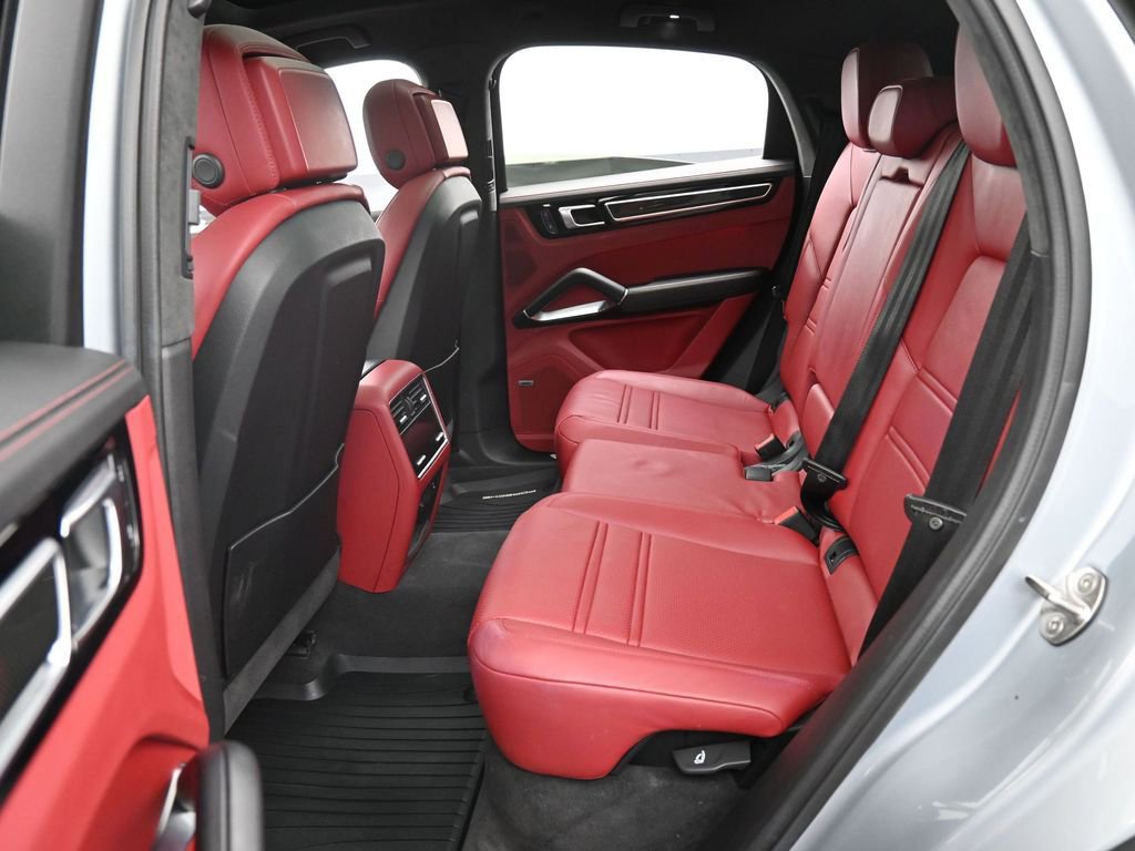 Certified 2022 Porsche Cayenne Turbo AWD/4WD image 25