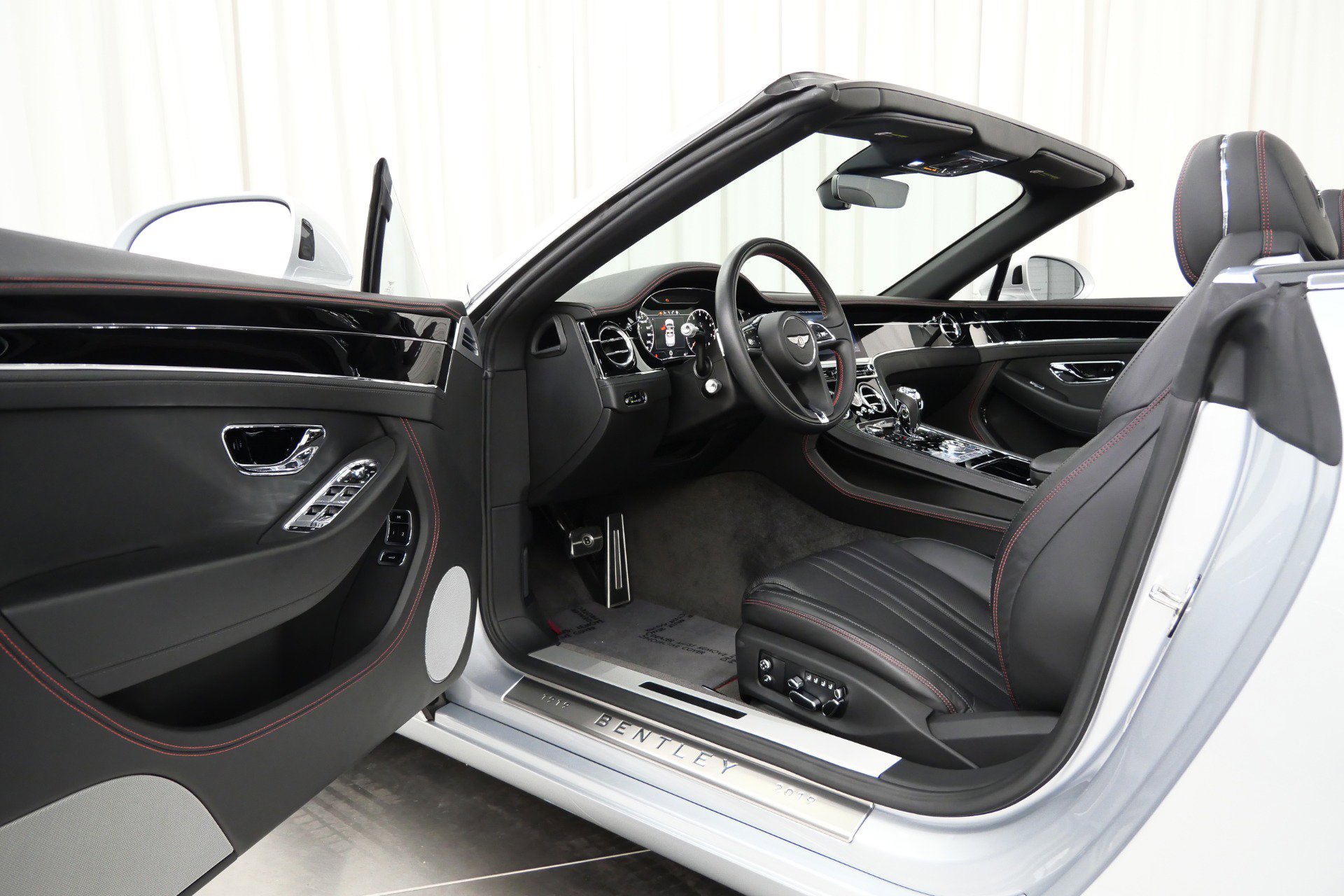 Used 2020 Bentley Continental GT V8 image 23