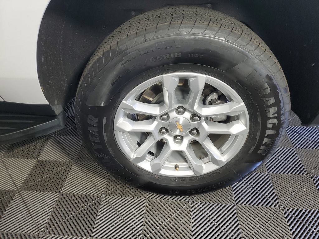 Used 2025 Chevrolet Suburban LT RWD image 28