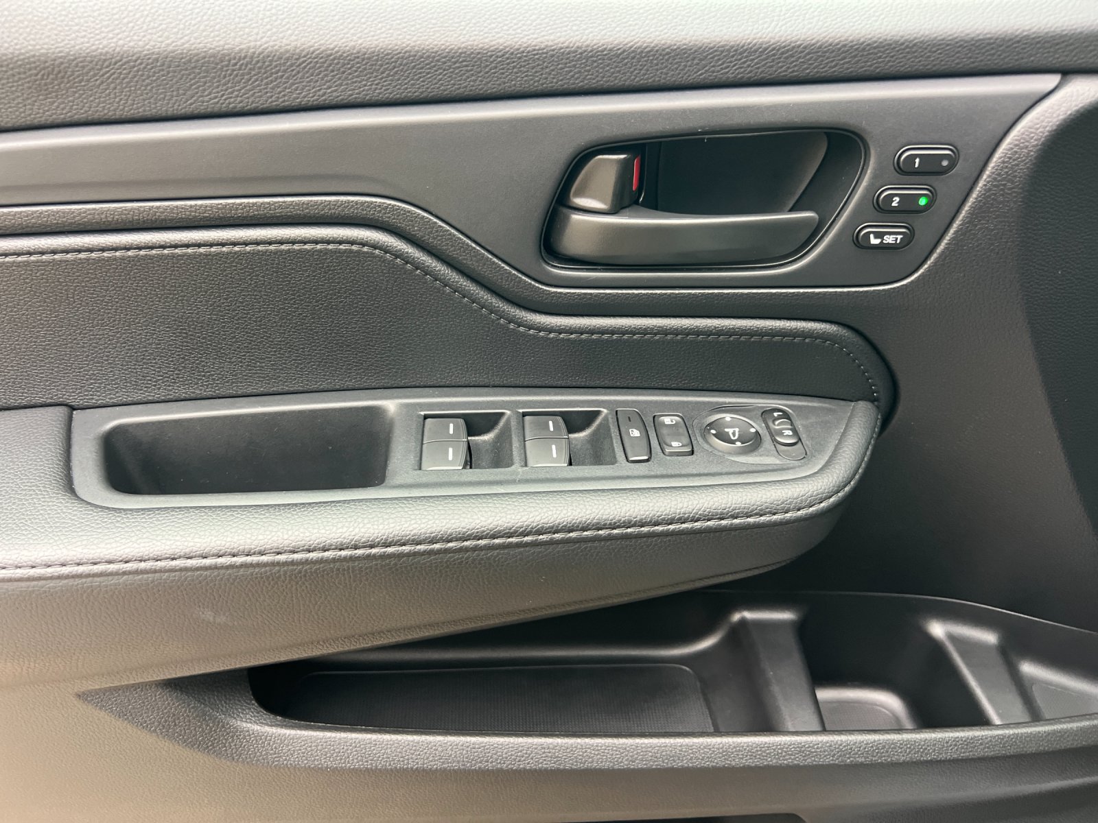 Used 2025 Honda Odyssey Sport-L image 11
