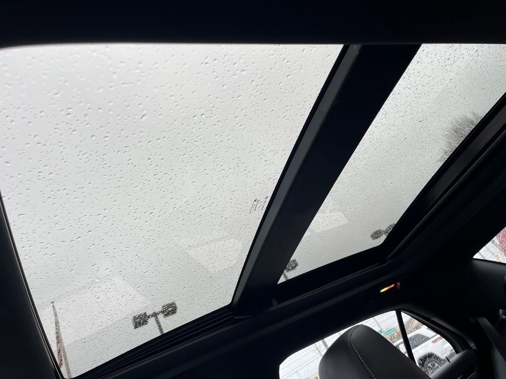 Used 2023 Chrysler 300 C image 23