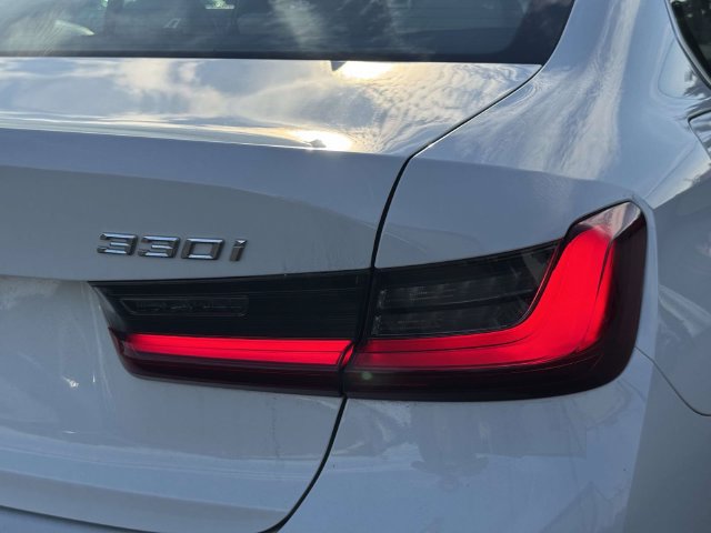 Used 2022 BMW 330i xDrive Sedan w/ Premium Package AWD/4WD image 16