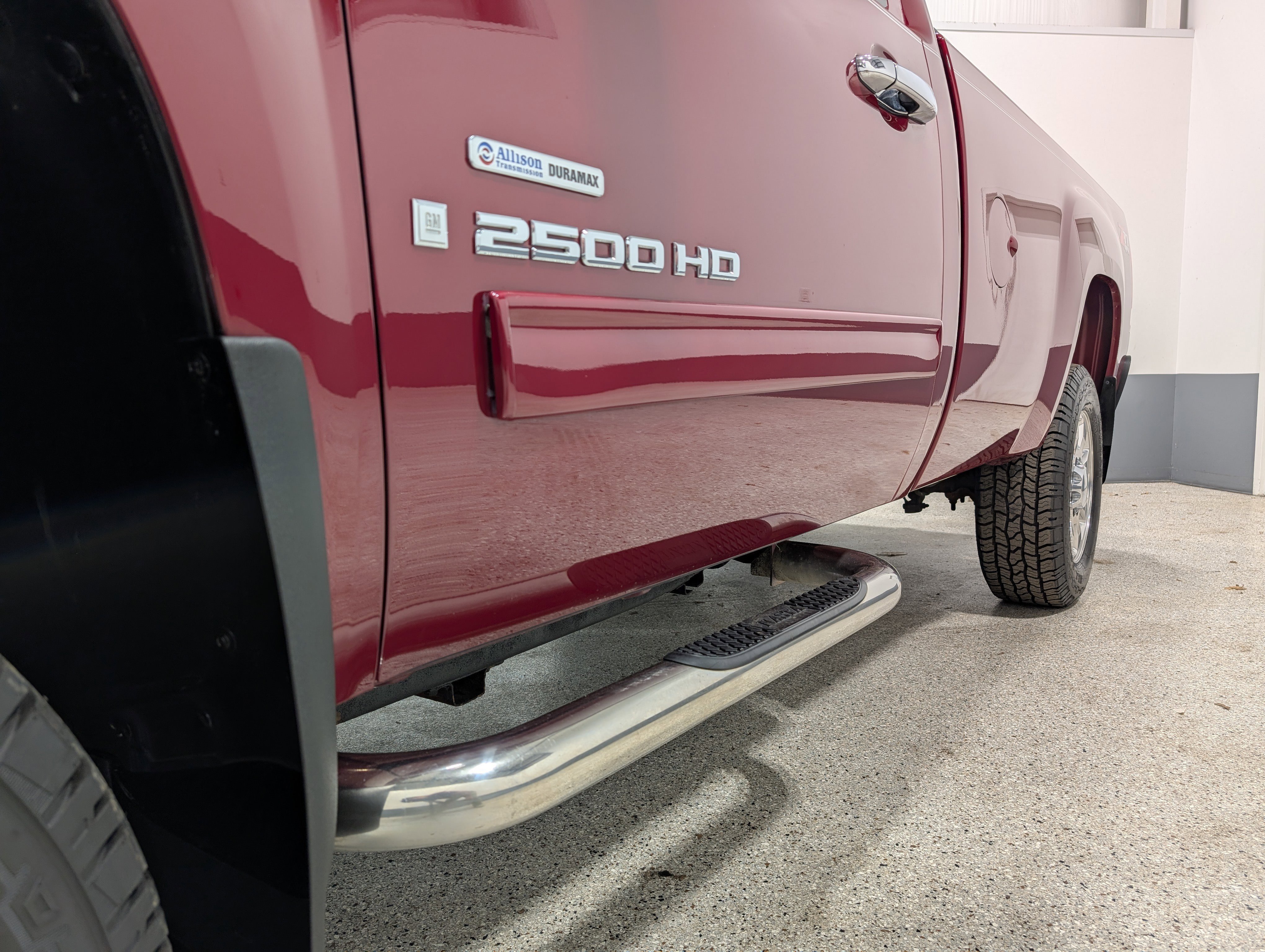 Used 2007 GMC Sierra 2500 SLE w/ Z71 Off-Road Package AWD/4WD image 9