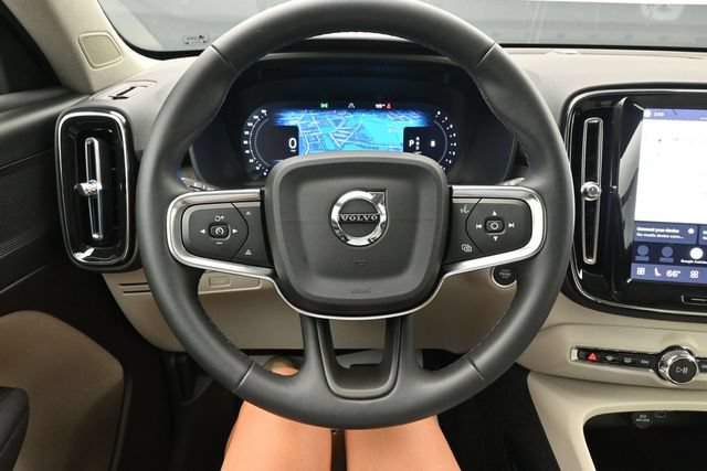 Used 2025 Volvo XC40 B5 Plus AWD/4WD image 24