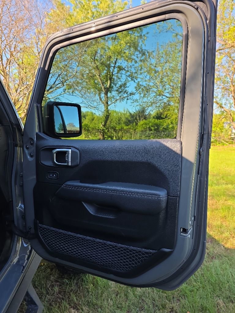 Used 2020 Jeep Wrangler Unlimited Sahara AWD/4WD image 16