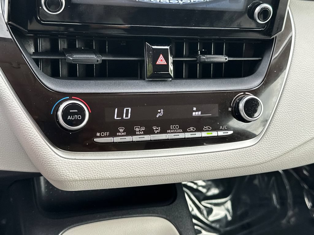 Used 2020 Toyota Corolla LE w/ Carpet Mat Package (TMS) FWD image 24