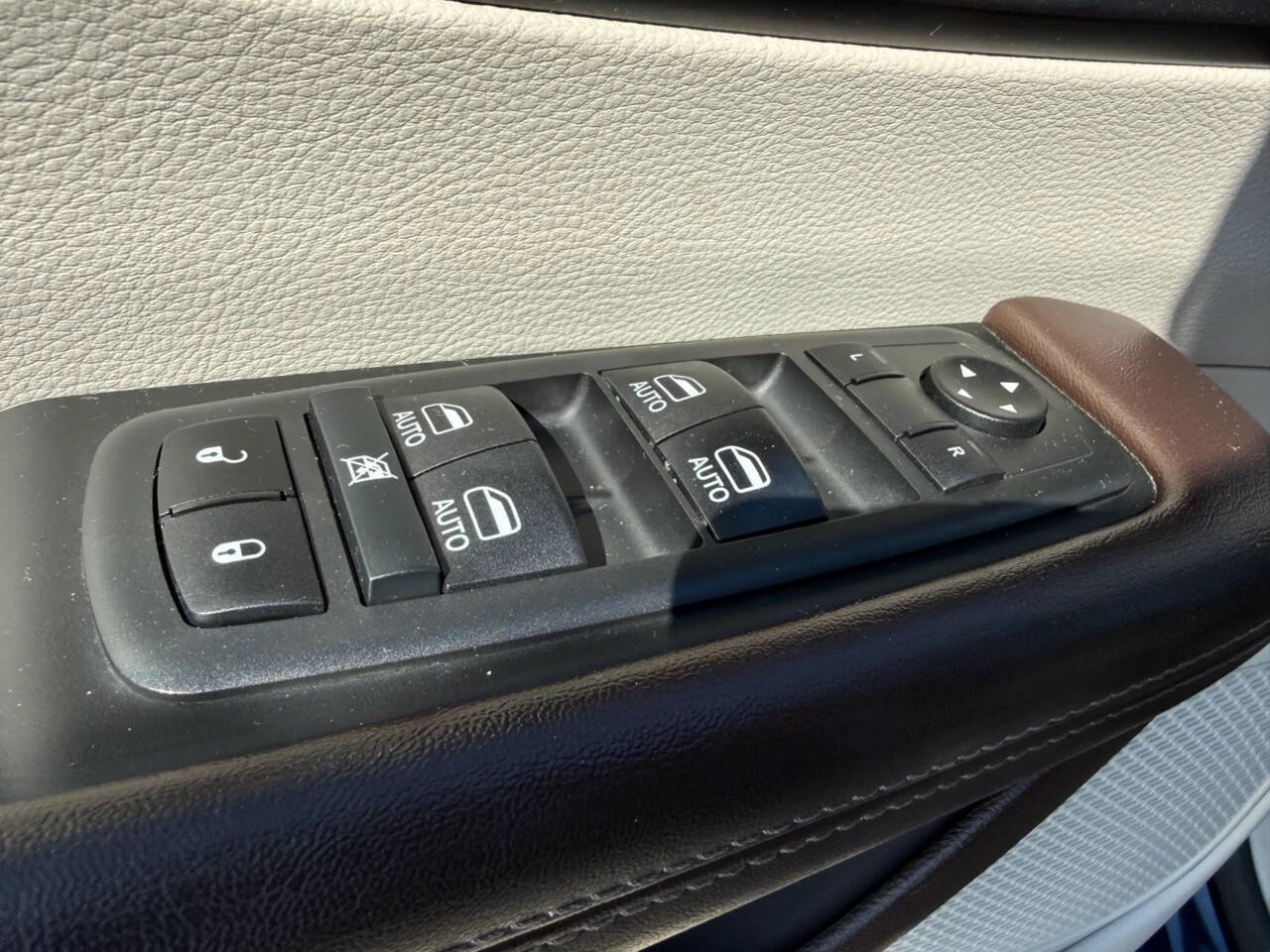 Used 2020 Chrysler Pacifica Touring-L Plus FWD image 13