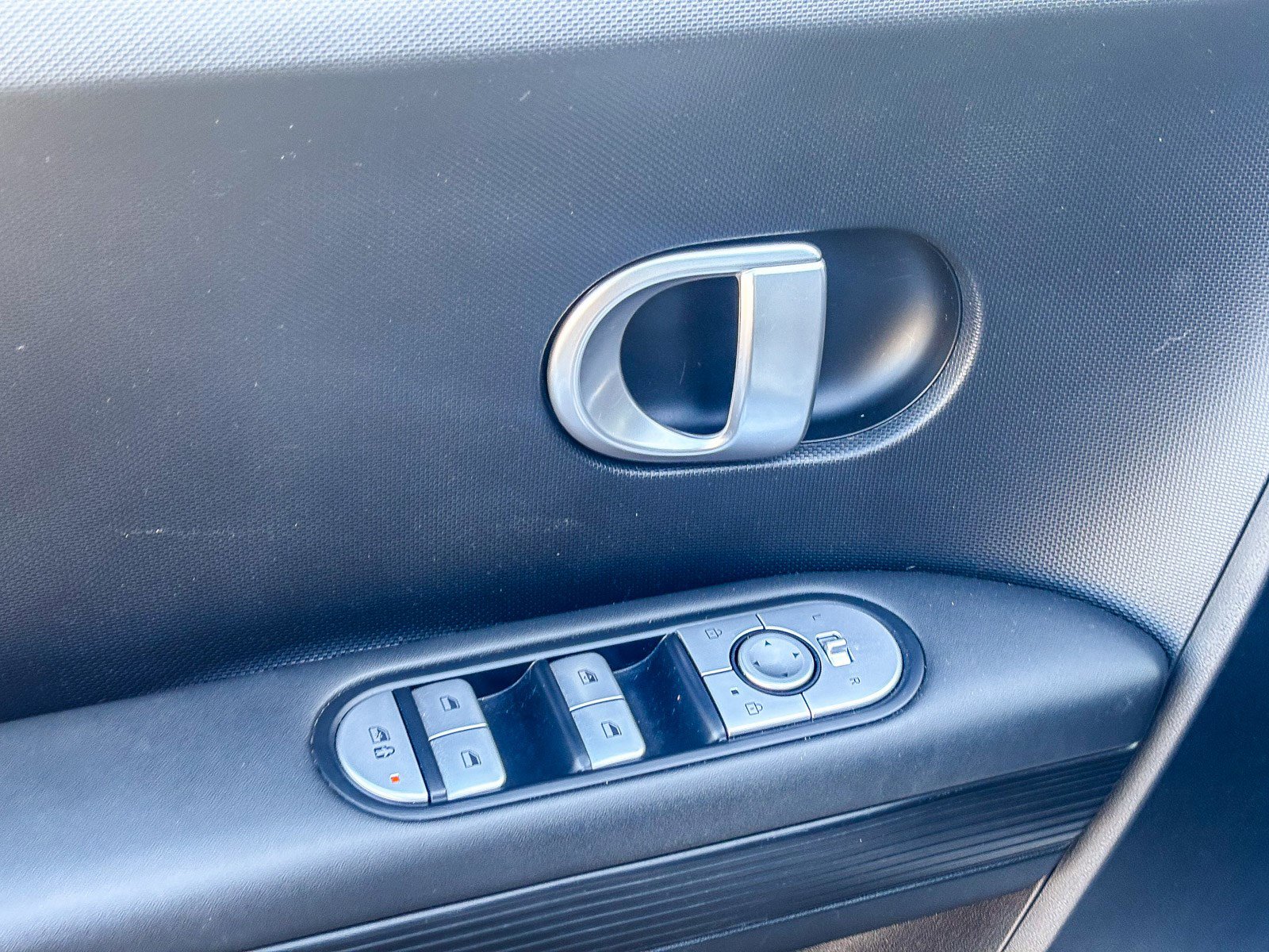 Used 2022 Hyundai Ioniq 5 SE w/ Cargo Package image 22