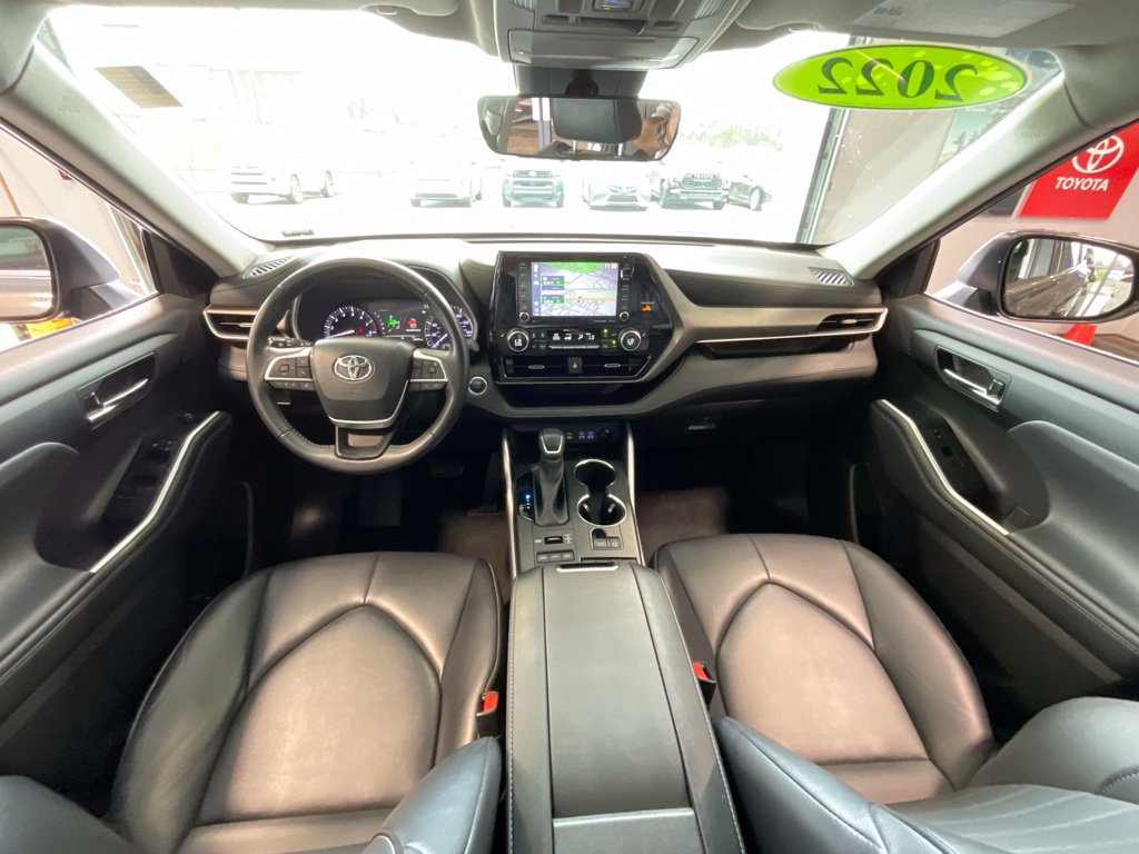 Used 2022 Toyota Highlander XLE AWD/4WD image 8