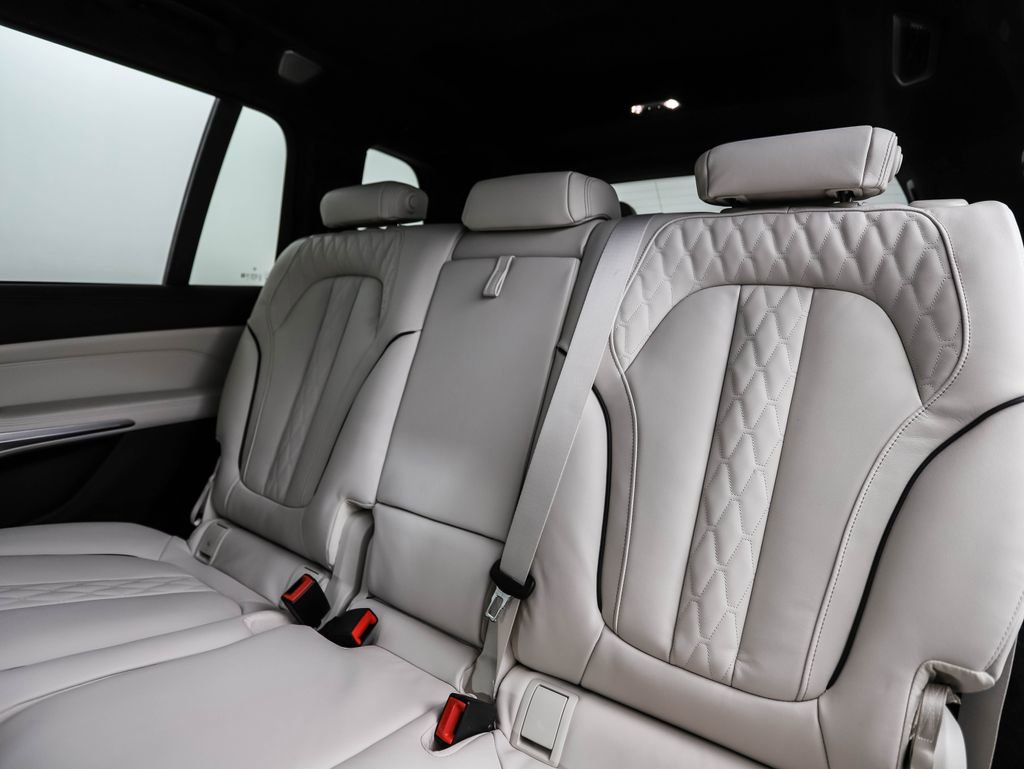 New 2026 BMW X7 M60i image 23