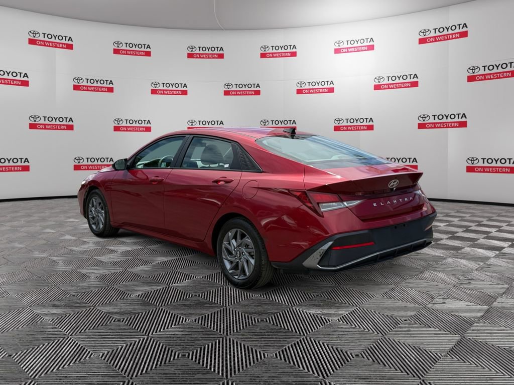 Used 2024 Hyundai Elantra SEL FWD image 7