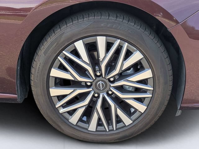 Used 2024 Nissan Altima 2.5 SV FWD image 11