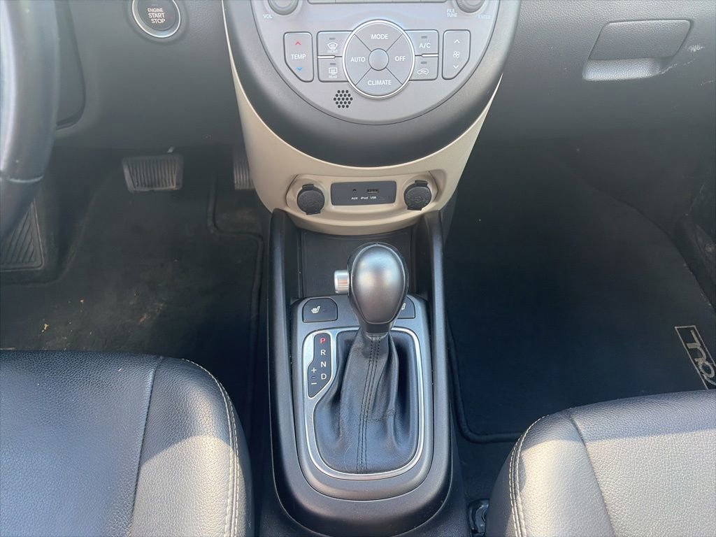 Used 2013 Kia Soul ! w/ Premium Pkg FWD image 17