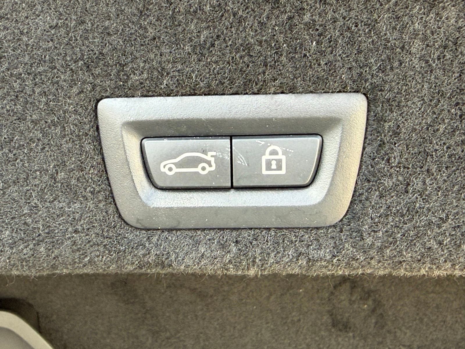 Used 2021 BMW 750i xDrive w/ Executive Package image 49