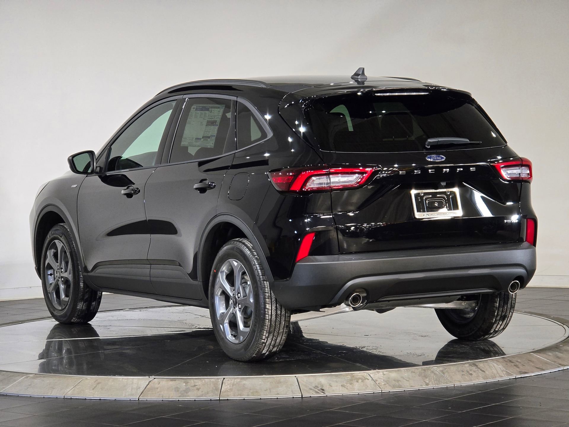 New 2025 Ford Escape ST-Line w/ Tech Pack #1 AWD/4WD image 7