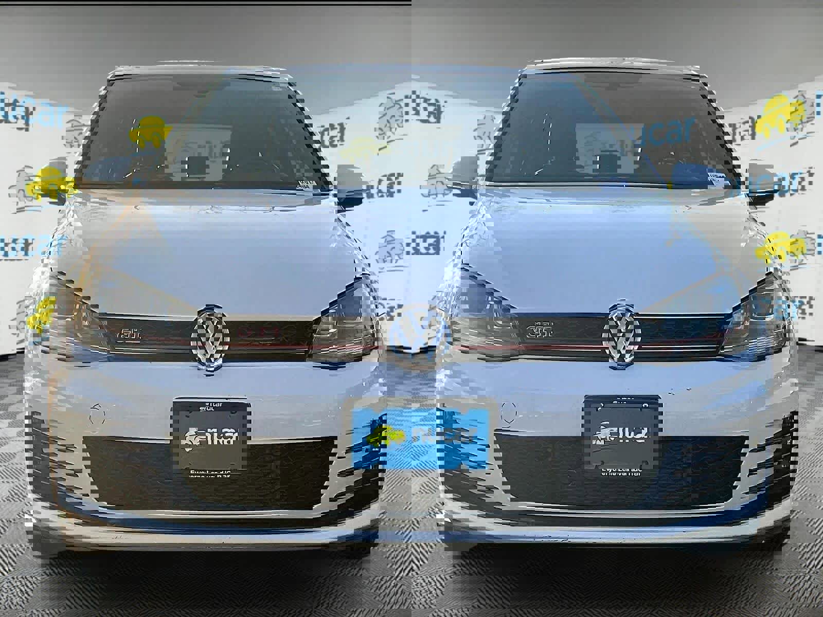 Used 2017 Volkswagen GTI SE image 2