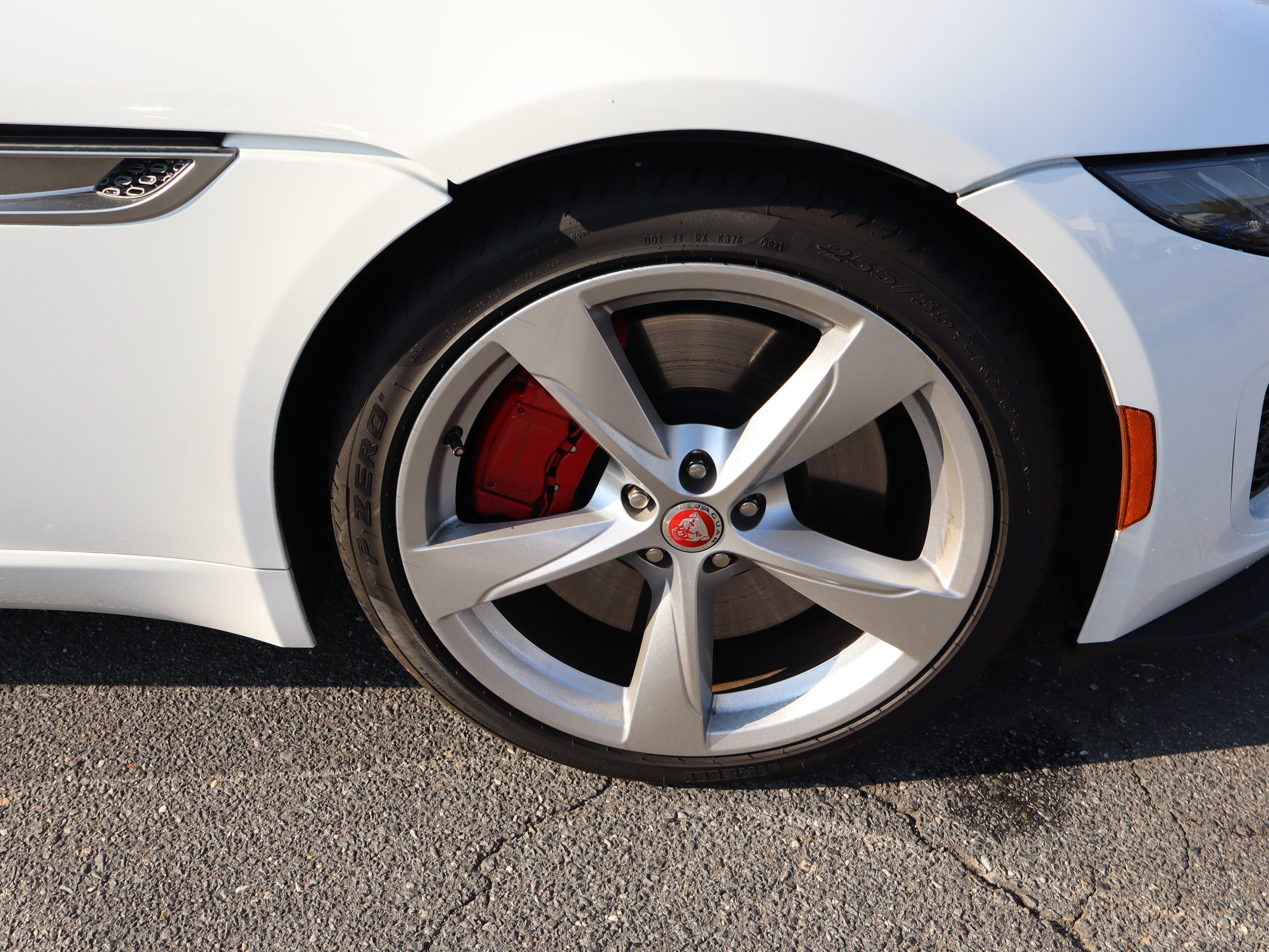 Used 2022 Jaguar F-TYPE Convertible RWD image 34