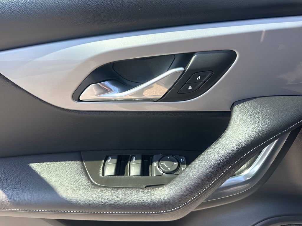 Used 2025 Chevrolet Blazer LT image 25