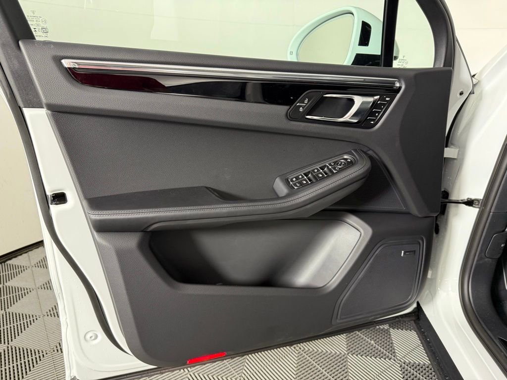 New 2025 Porsche Macan Turbo image 24