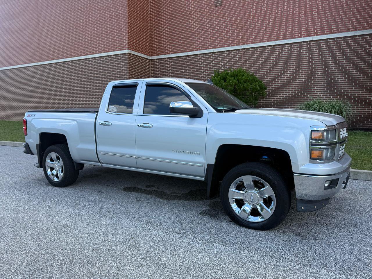Used 2015 Chevrolet Silverado 1500 LTZ Z71 w/ LTZ Plus Package AWD/4WD image 19