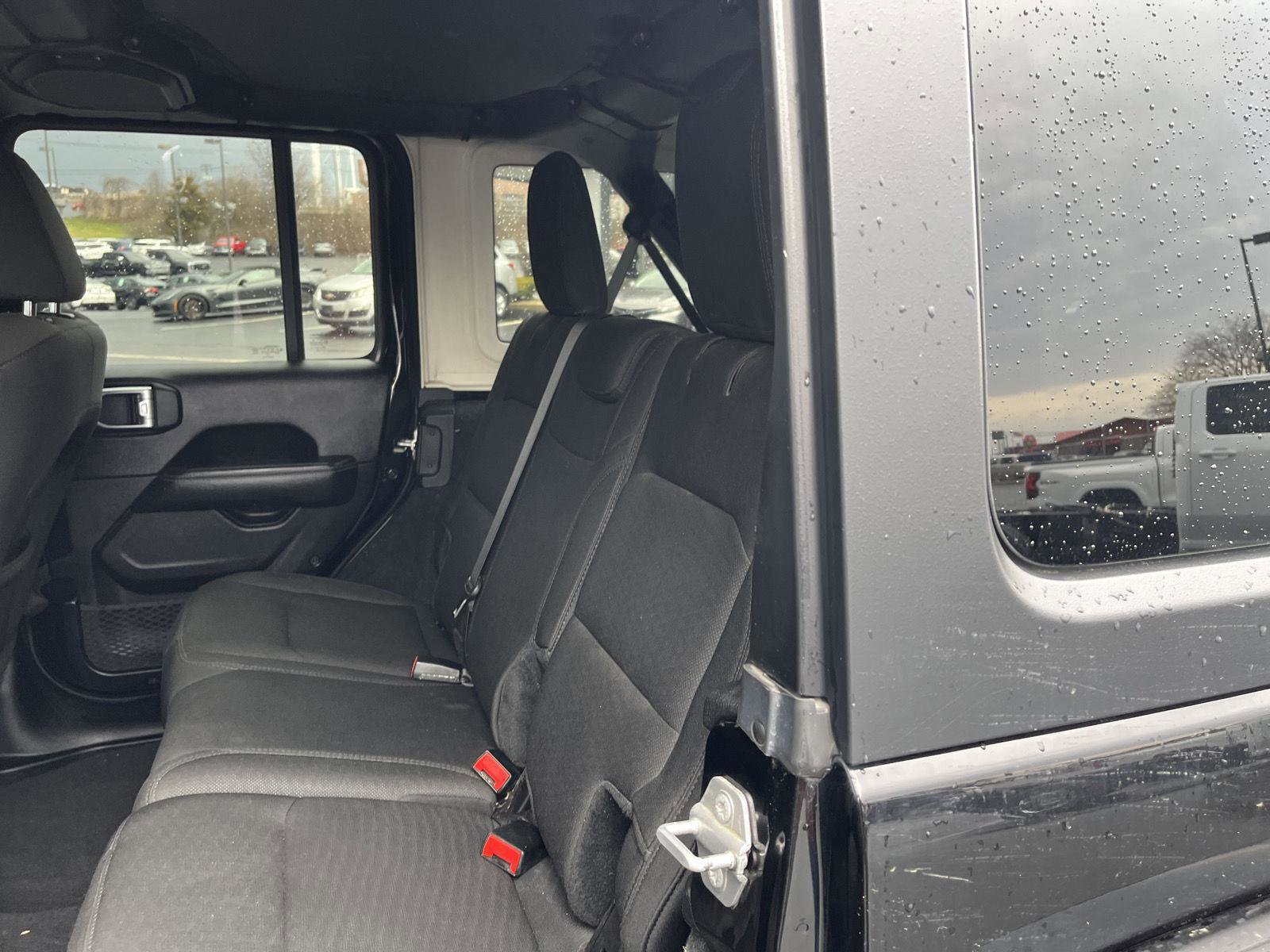 Used 2019 Jeep Wrangler Unlimited Sahara w/ Safety Group image 20