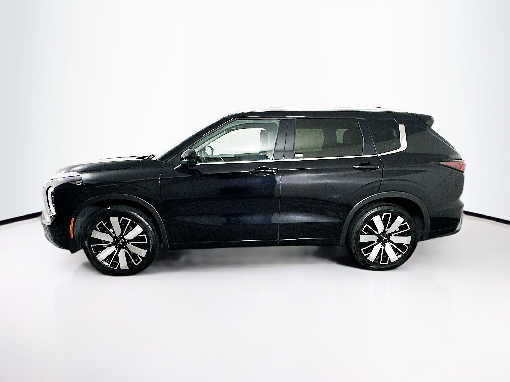 Used 2025 Mitsubishi Outlander SEL FWD image 4